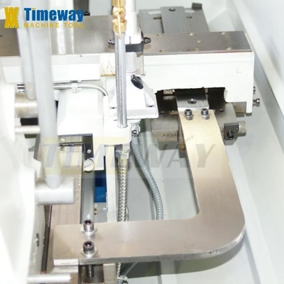 Máquina de torno de metal horizontal com 590 kg de peso e outras estações de postes de ferramentas