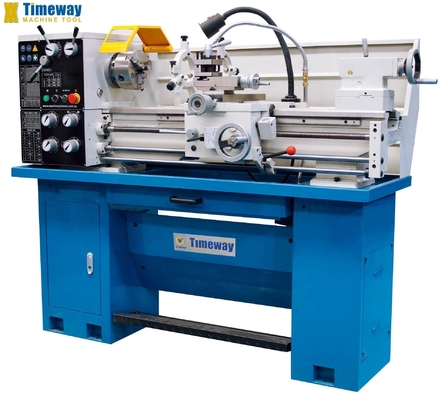 Máquina de torno de metal horizontal com 590 kg de peso e outras estações de postes de ferramentas