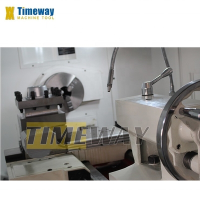 2630x1400x1550mm Torno CNC de cama plana de alta precisão com 4 estações de postes de ferramentas