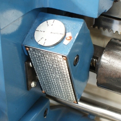 T-1440B Torno de motor de cabeça de engrenagem de precisão com diâmetro de balanço de 220 mm sobre deslizamento cruzado