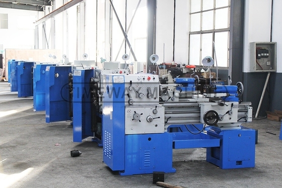 16 1600 r.p.m. Torno de metal de alta precisão Mini Torno Máquina-ferramenta com 1500 kg de peso