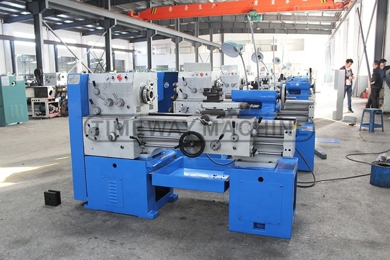 16 1600 r.p.m. Torno de metal de alta precisão Mini Torno Máquina-ferramenta com 1500 kg de peso