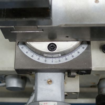 330mm Max. Diâmetro de balanço Máquina de torno de engrenagem de alta precisão