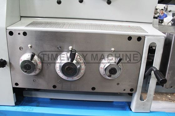 Máquina de torno manual horizontal de cama aberta para capacidade de usinagem de carga média por TIMEWAY