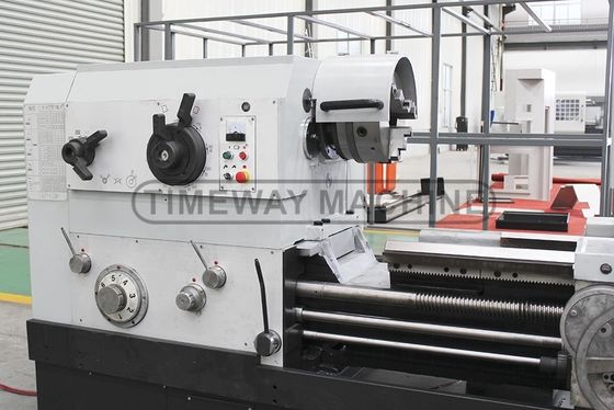 3900 KG Peso 3725x1473x1622 mm Máquina de torneamento de torno de motor a quente para corte de fios