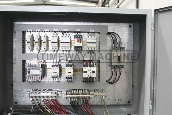 3900 KG Peso 3725x1473x1622 mm Máquina de torneamento de torno de motor a quente para corte de fios