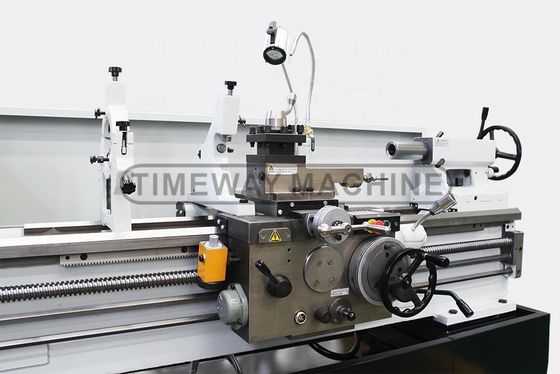 Máquina de torno universal de cama de fenda para torneamento de precisão em peças de trabalho de 3132x975x1230 mm