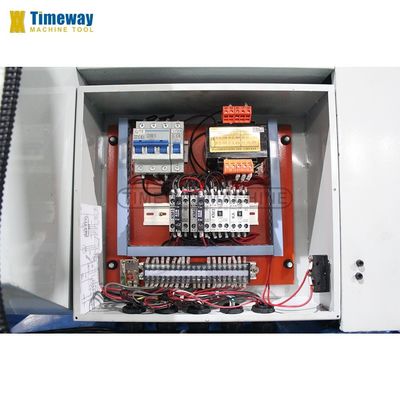 Torno Mecanico de precisão horizontal, máquina de torno manual para usos industriais