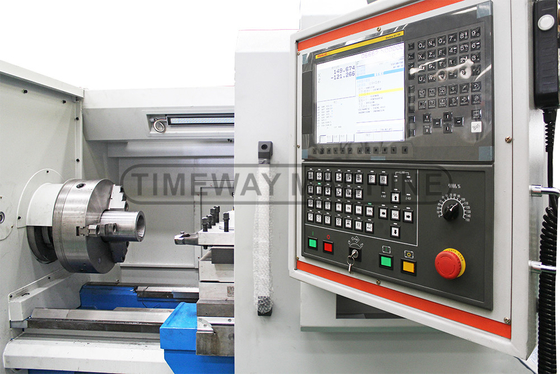 Máquina de torno CNC QK-200 com 4 postes de ferramentas e sistema de controlo FANUC