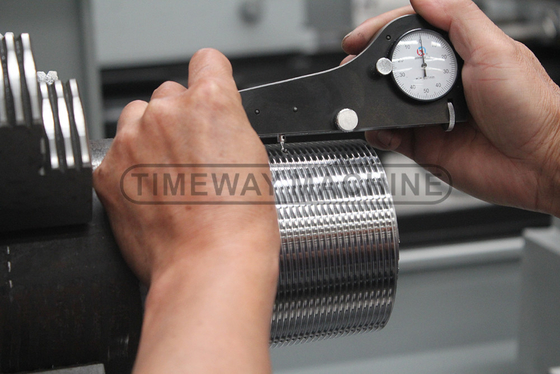 Máquina de torno CNC QK-200 com 4 postes de ferramentas e sistema de controlo FANUC