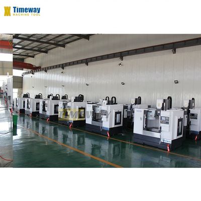 500 kg Capacidade de carga VMC745 Máquina de fresagem CNC Centro de usinagem vertical para metal