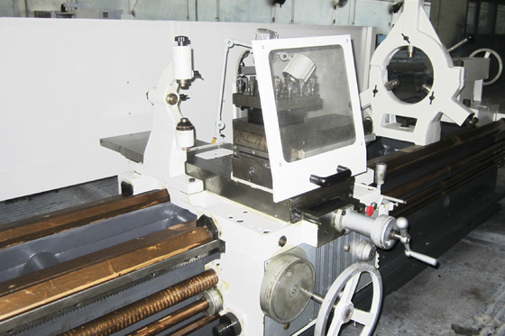 AL-800 A combinação perfeita de durabilidade e precisão em uma máquina de torno pesada