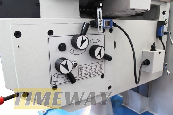 UM320D Máquina de moagem horizontal de tipo joelho para usinagem de trabalho médio Peso KG 1550