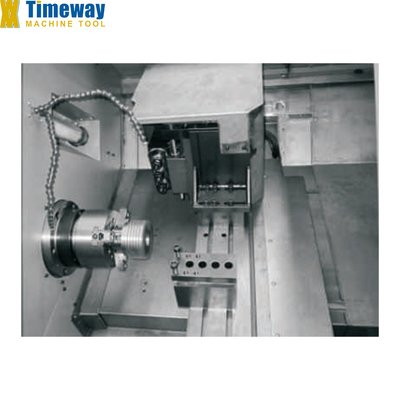 Leito inclinado horizontal Torno CNC AK-40P 3000x1545x1720mm Fuso de torneamento