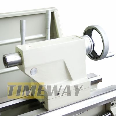 CM400 Torno horizontal com 205 mm de altura central e 1000 mm de comprimento máximo de rotação