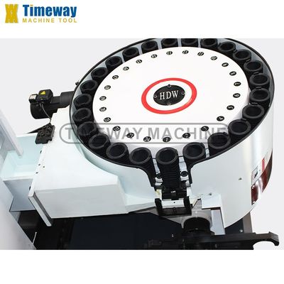 1360x700 mm Tamanho da mesa VMC Centro de usinagem vertical CNC de trabalho pesado com 24 ferramentas ATC