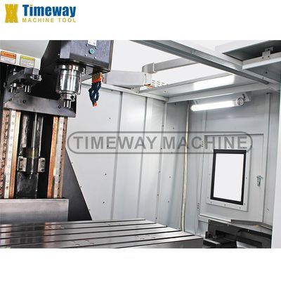 1360x700 mm Tamanho da mesa VMC Centro de usinagem vertical CNC de trabalho pesado com 24 ferramentas ATC