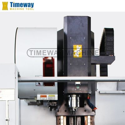 1360x700 mm Tamanho da mesa VMC Centro de usinagem vertical CNC de trabalho pesado com 24 ferramentas ATC