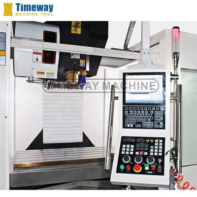 1360x700 mm Tamanho da mesa VMC Centro de usinagem vertical CNC de trabalho pesado com 24 ferramentas ATC