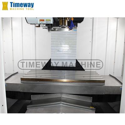 1360x700 mm Tamanho da mesa VMC Centro de usinagem vertical CNC de trabalho pesado com 24 ferramentas ATC