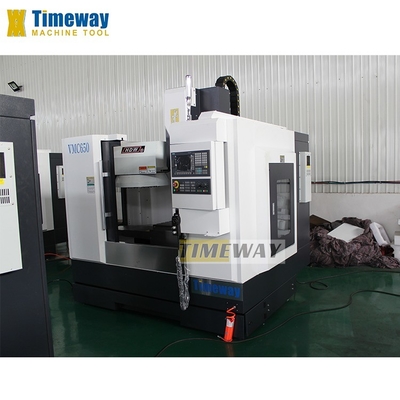 420x800mm Tabela de trabalho Tamanho Vmc650 3-Axis CNC Centro de usinagem vertical para fresagem de metal
