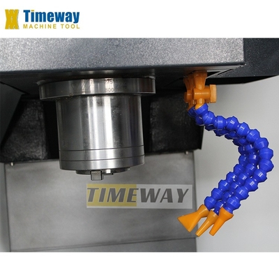 420x800mm Tabela de trabalho Tamanho Vmc650 3-Axis CNC Centro de usinagem vertical para fresagem de metal