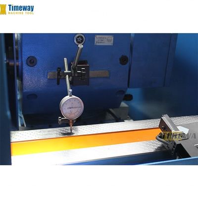 Máquina de moagem cilíndrica de precisão com peso de 3000 kg e comprimento máximo de moagem de 500 mm