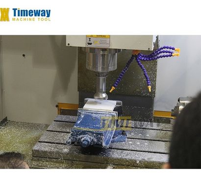 Máquina de fresagem CNC para usinagem de metais Tabela de tamanho 1000*550mm Centro de usinagem vertical