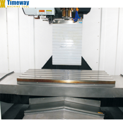 1360x700 Tamanho da mesa 3-Eixo VMC1370 Máquina de centro de usinagem vertical máquina de fresagem CNC