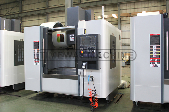 Máquina de fresagem vertical CNC de 600 mm VMC1060L com capacidade de 24 revistas de ferramentas