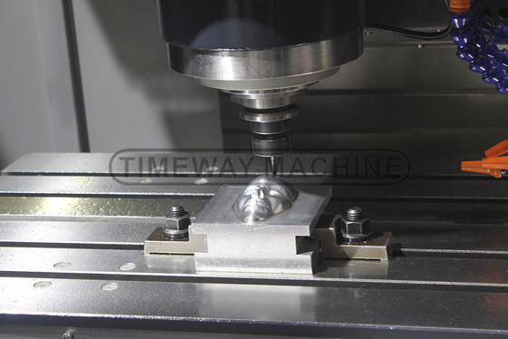 VMC850L Centro de Mecânica Vertical Máquina CNC com Viagem de Mesa Y mm 500 Tecnologia